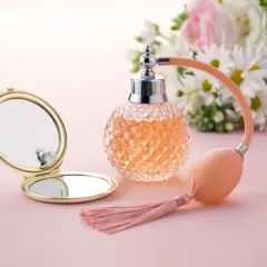 Perfumy: dlaczego „perfumami”, a nie „perfumem”? Wyjaśniamy!