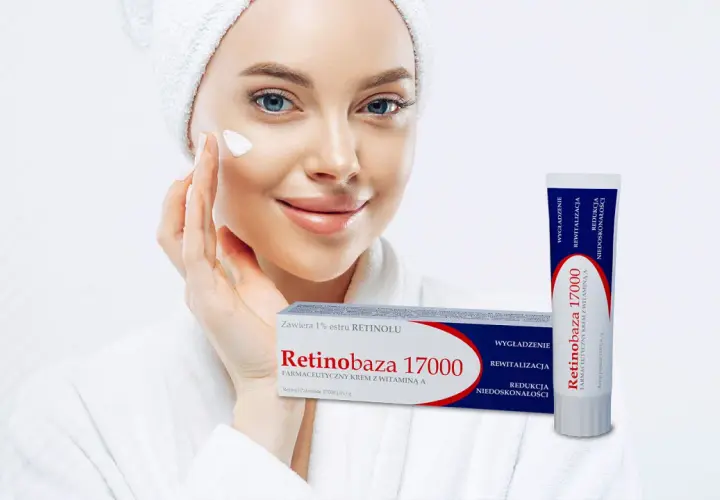 Krem Retinobaza 17000 z witaminą A dla wygładzenia i redukcji niedoskonałości. Kobieta aplikuje go na twarz.