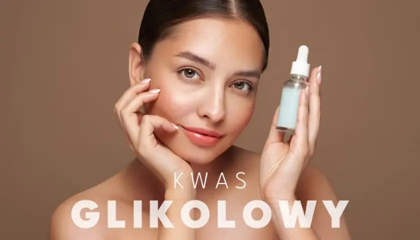 Kwas glikolowy na co? Delikatna skóra, gładka i promienna. Młoda kobieta z buteleczką serum.