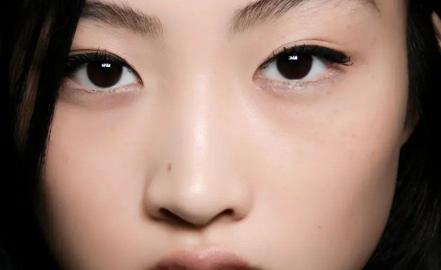 Koreańska pielęgnacja: 10 kroków do "glass skin" i sekretów pięknej cery