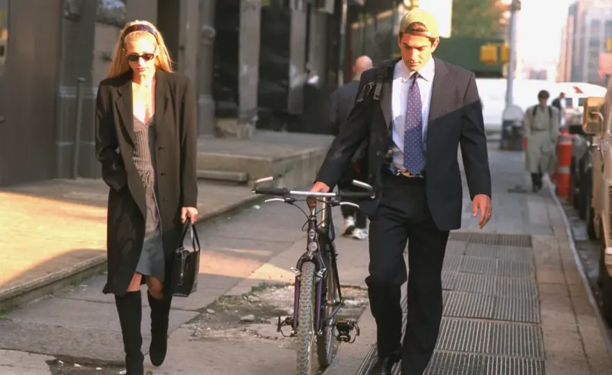 Carolyn Bessette style - minimalizm, który wciąż zachwyca