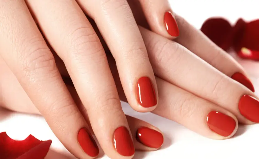 Manicure tytanowy - czy to lepsze niż hybryda?