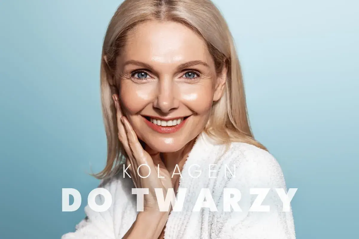 Uśmiechnięta kobieta w szlafroku, z dłonią na policzku. Tekst: "Kolagen do twarzy".