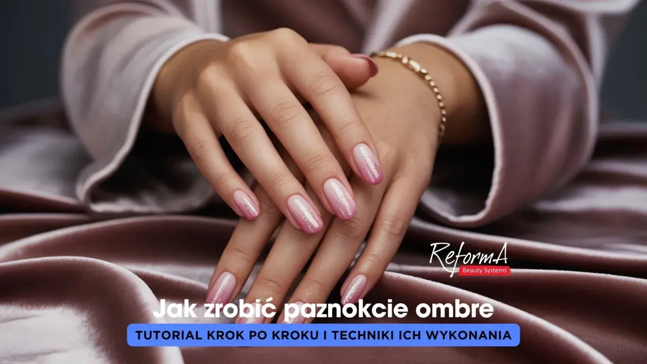 Dłonie z paznokciami w stylu ombre, z delikatnym brokatem. Tutorial krok po kroku.