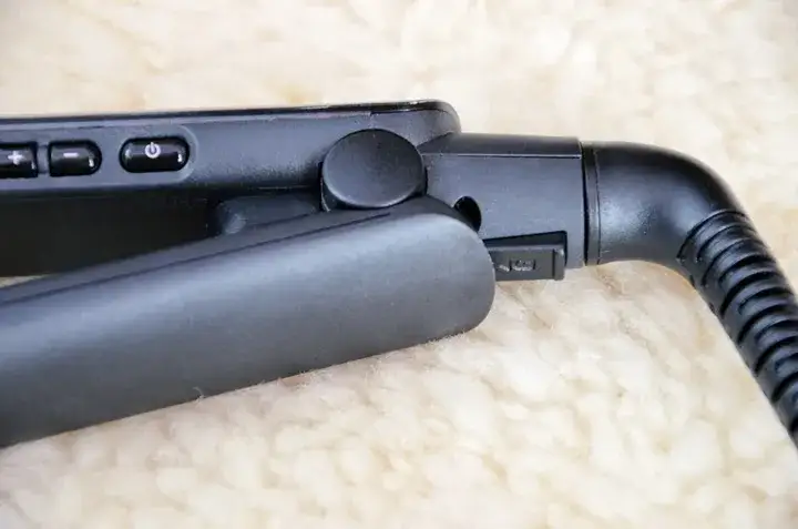 Zdjęcie Jak włączyć prostownicę Remington? Szybka instrukcja i rozwiązania